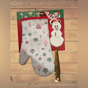 NWT Disney Parks Christmas Classics Christmas Holiday Oven Mitt and Spatula Set